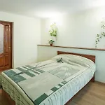 Апартаменти On Zhukovskogo *